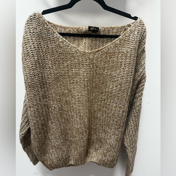 Oversized M knit off the shoulder sweater - Picture 2 of 5